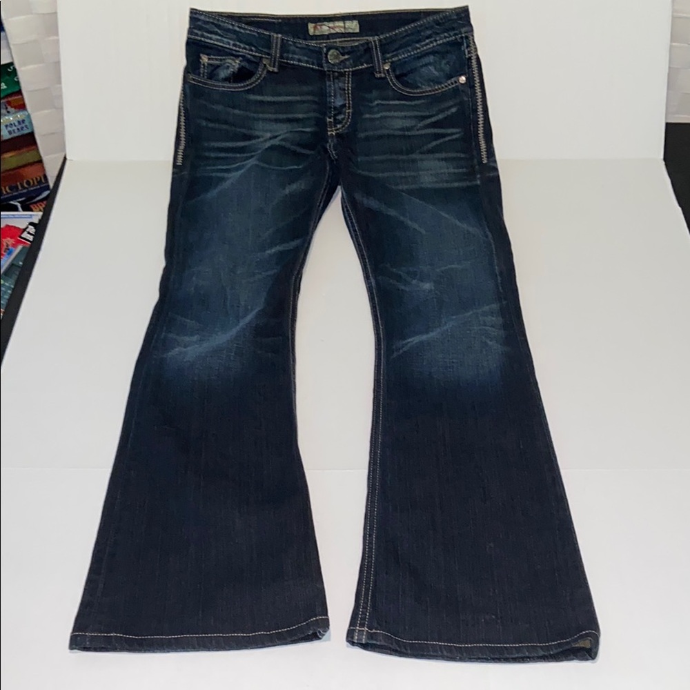 BKE Sabrina Tagged 28 X 33.5 Measures 17” At The Waist Laying Flat Flared Jeans